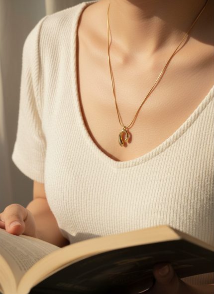 Aurelia Curve Necklace